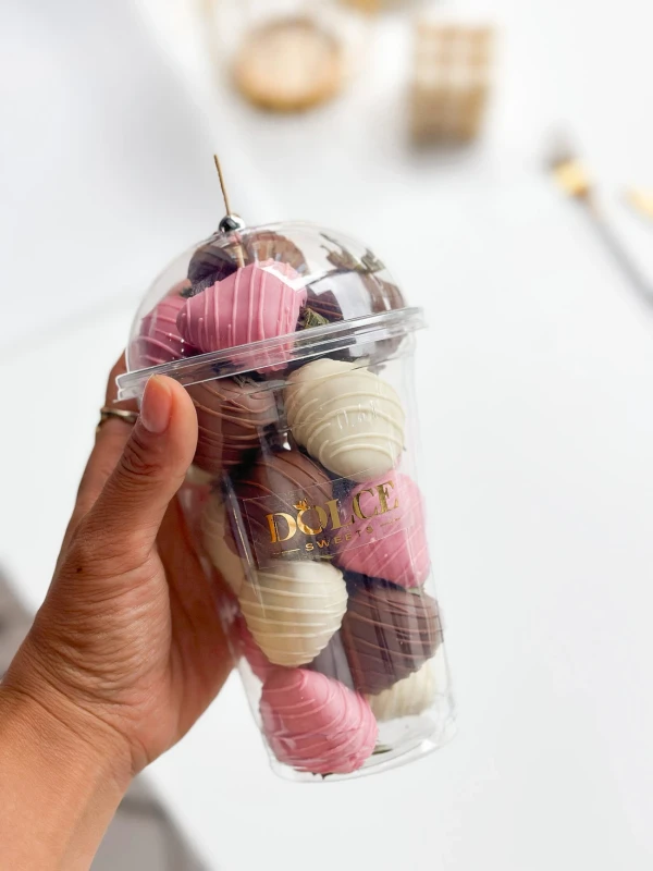 18 клубник в стакане — «18 клубник в стакане» — ягодный десерт в стакане Dolce Sweets из 6 ягод клубники в белом шоколаде, 6 ягод…